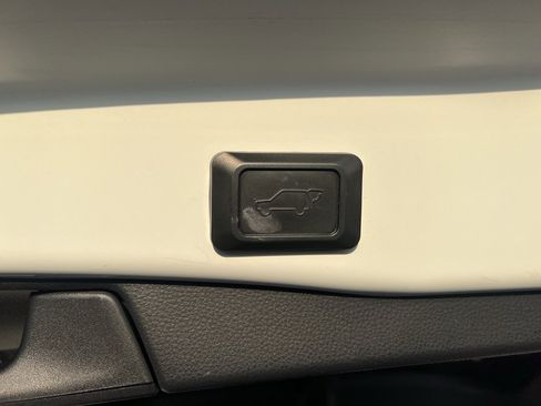 Used 2020 Toyota RAV4 Limited image 18