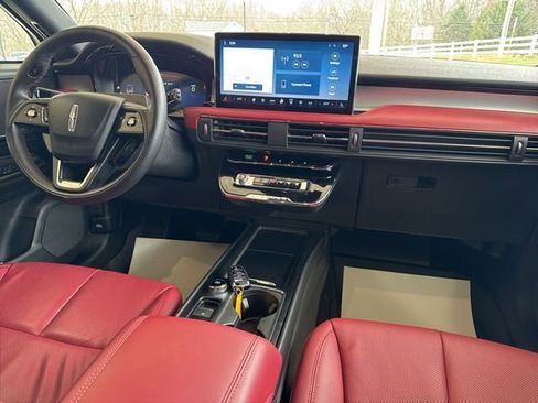 Used 2025 Lincoln Corsair Reserve w/ Equipment Group 202A image 32