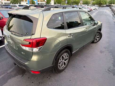Used 2020 Subaru Forester Premium AWD/4WD image 5