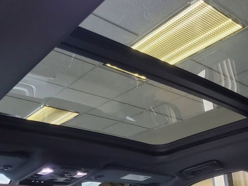 Used 2023 Chevrolet Tahoe Z71 w/ Off-Road Capability Package image 30