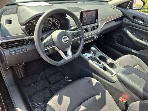 Used 2025 Nissan Altima 2.5 SV FWD image 15