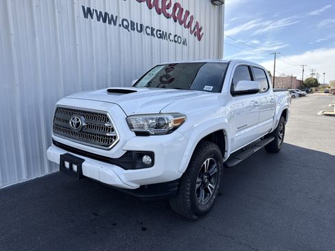 Used 2017 Toyota Tacoma TRD Sport w/ Premium & Technology Package image 6