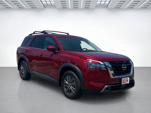 Used 2023 Nissan Pathfinder SV w/ SV Premium Package AWD/4WD image 2