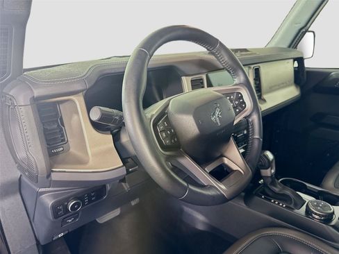 Used 2025 Ford Bronco Outer Banks AWD/4WD image 3