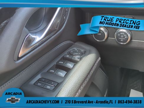 Used 2023 GMC Yukon XL Denali AWD/4WD image 25