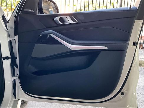 Used 2025 BMW X5 xDrive40i w/ M Sport Package image 22