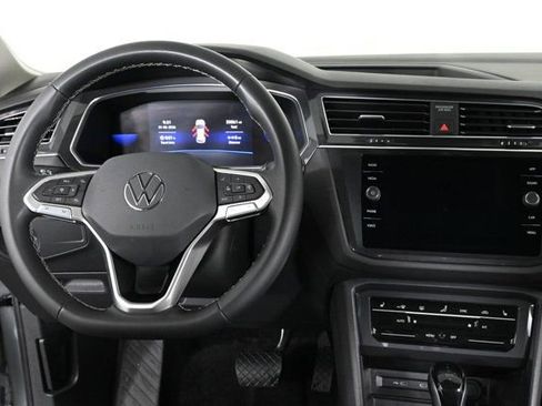 Certified 2022 Volkswagen Tiguan SE w/ Panoramic Sunroof Package image 3