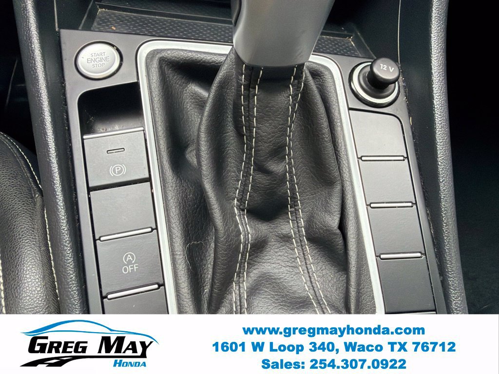 Used 2025 Volkswagen Jetta SE FWD image 29