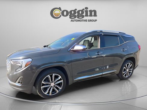 Used 2019 GMC Terrain Denali w/ Advanced Safety Package image 5