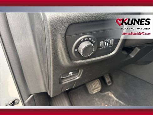 Used 2023 Jeep Grand Cherokee Altitude AWD/4WD image 19
