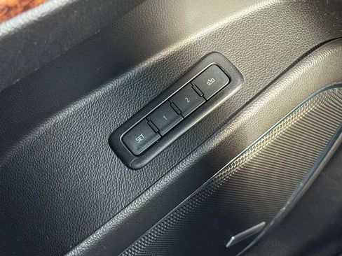 Used 2019 Chevrolet Suburban Premier image 18