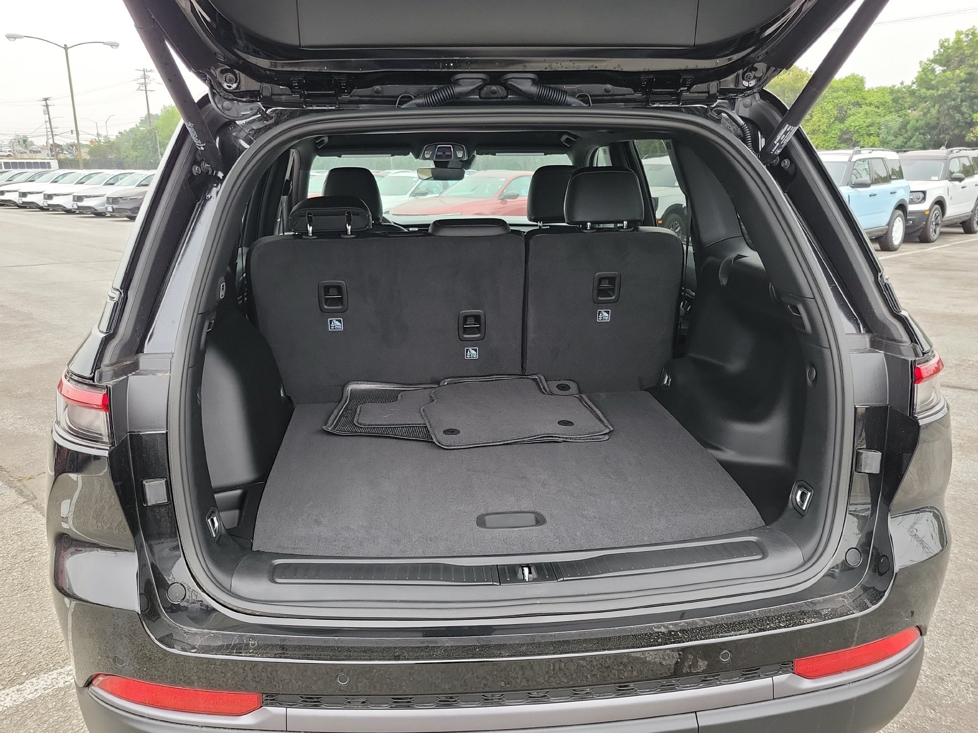 New 2026 Jeep Grand Cherokee Altitude RWD image 18