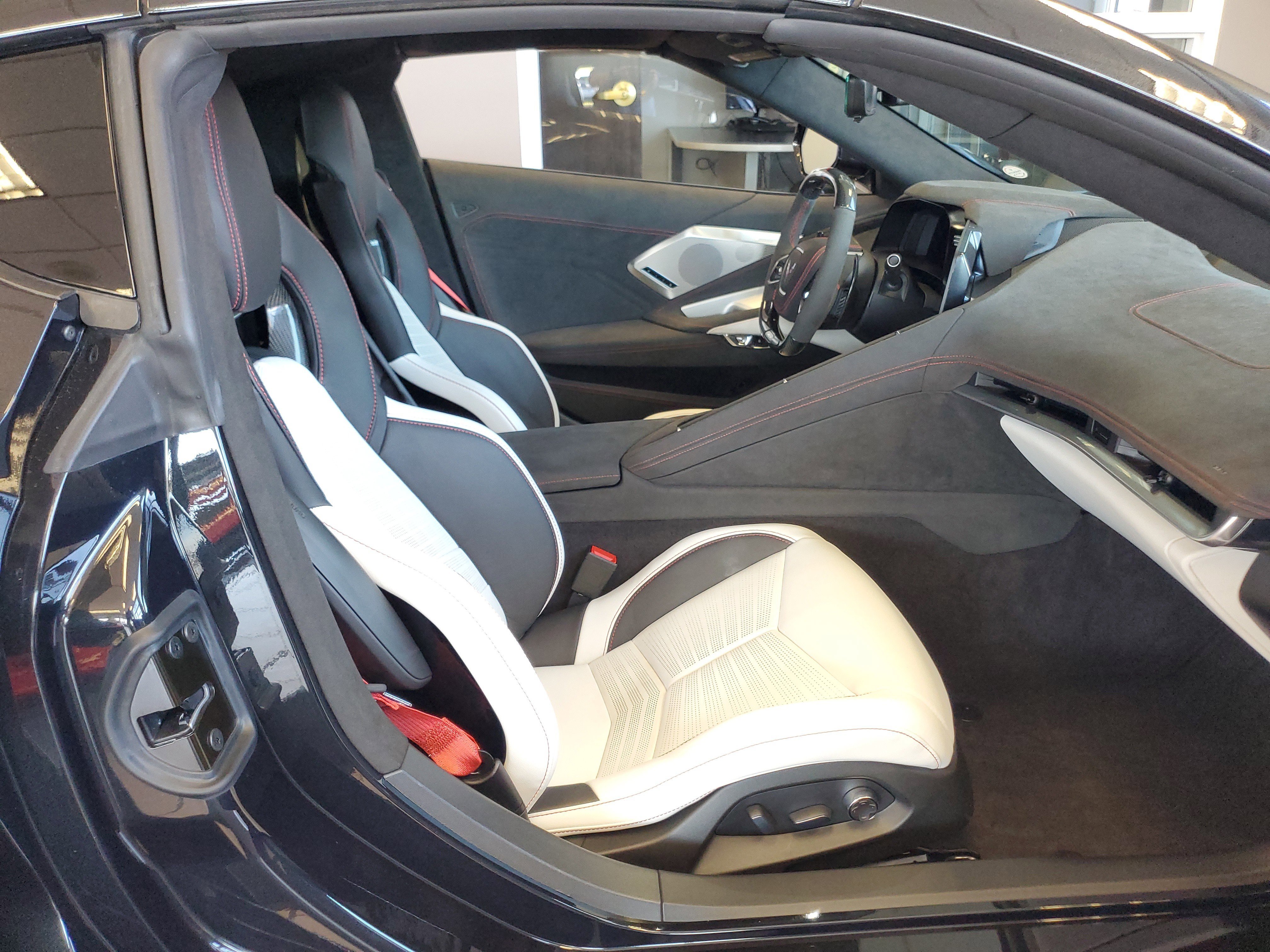 Used 2023 Chevrolet Corvette Z06 RWD image 7