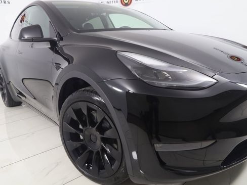 Used 2025 Tesla Model Y Long Range image 17