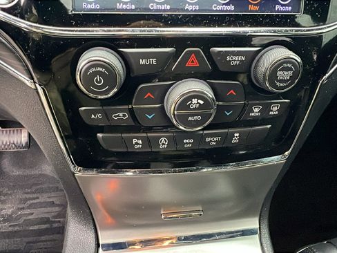 Used 2019 Jeep Grand Cherokee Limited image 35