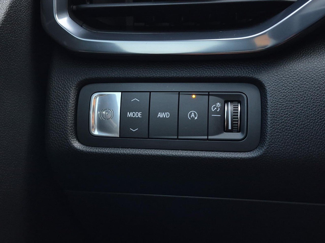 Certified 2024 GMC Acadia AT4 w/ Luxury Package AWD/4WD image 21