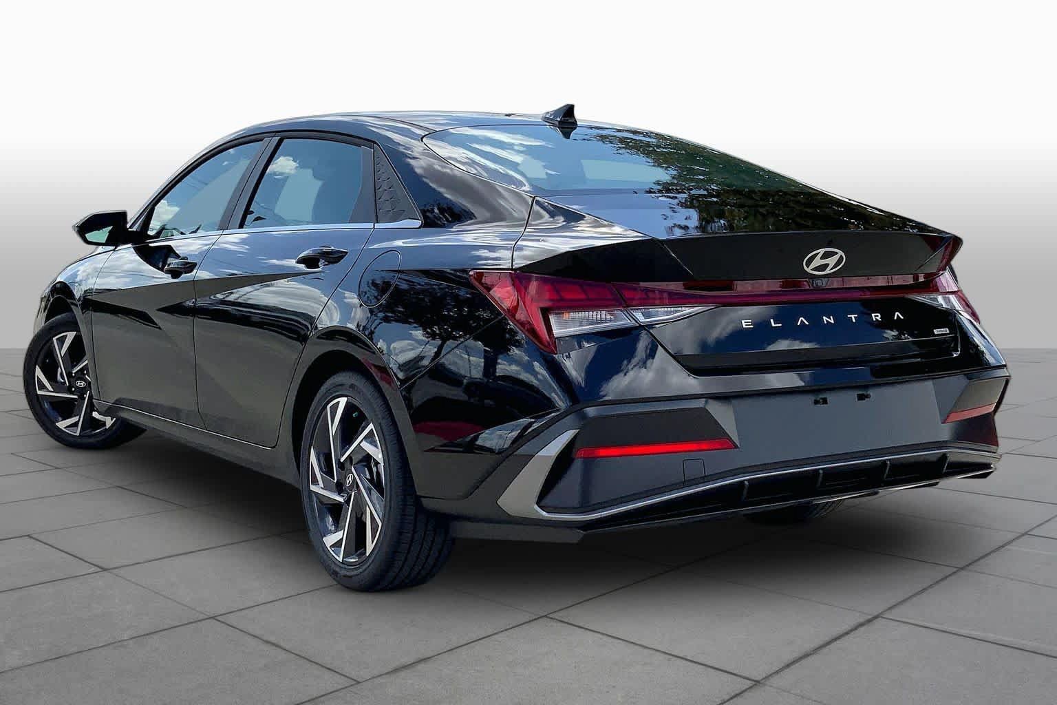 New 2026 Hyundai Elantra Limited FWD image 12