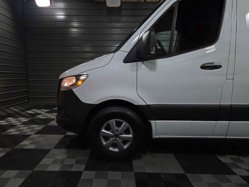 Used 2022 Mercedes-Benz Sprinter 2500 image 32