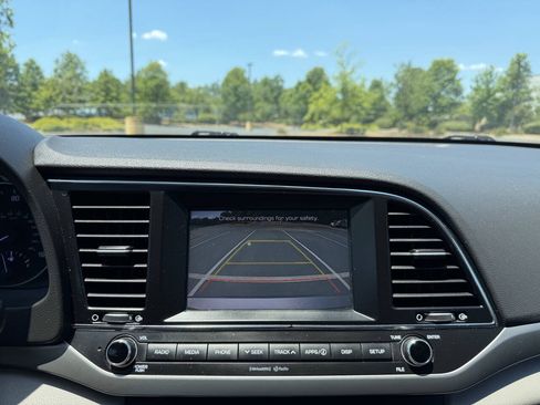 Used 2017 Hyundai Elantra SE FWD image 23