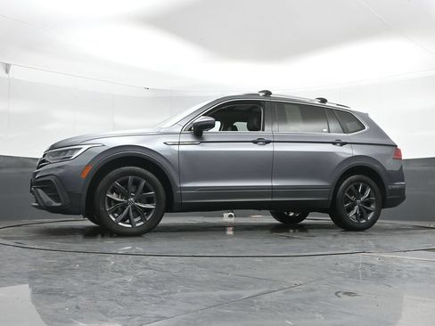 Used 2022 Volkswagen Tiguan SE AWD/4WD image 44