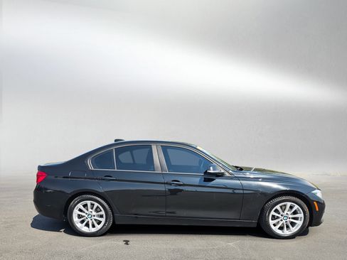 Used 2018 BMW 320i xDrive Sedan AWD/4WD image 6