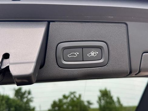 Certified 2025 Volvo XC60 B5 Ultra AWD/4WD image 6