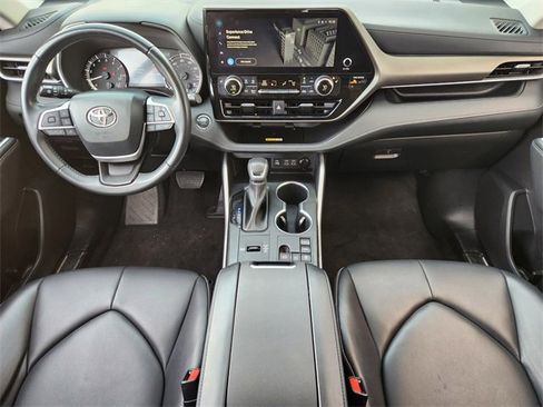Used 2023 Toyota Highlander XLE image 19