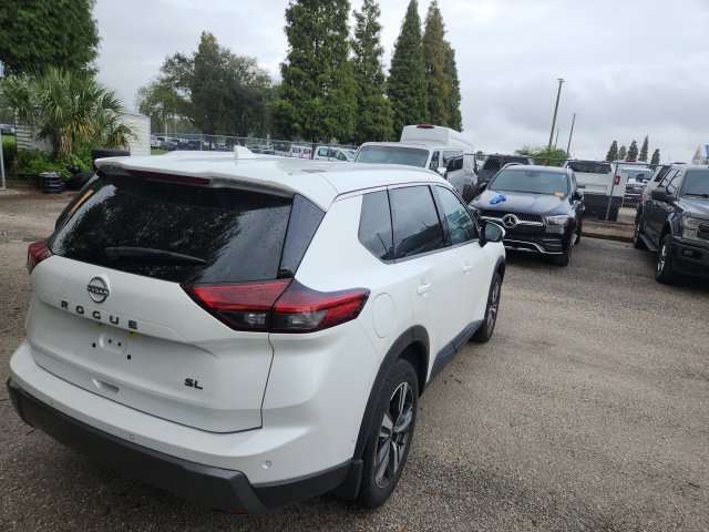 Used 2025 Nissan Rogue SL FWD image 5