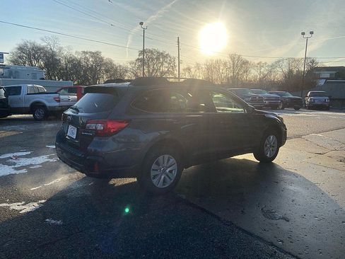Used 2019 Subaru Outback 2.5i Premium image 4