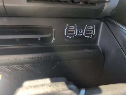 Used 2022 RAM 1500 Laramie AWD/4WD image 40