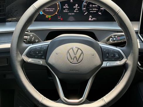 Used 2026 Volkswagen Tiguan SE FWD image 13