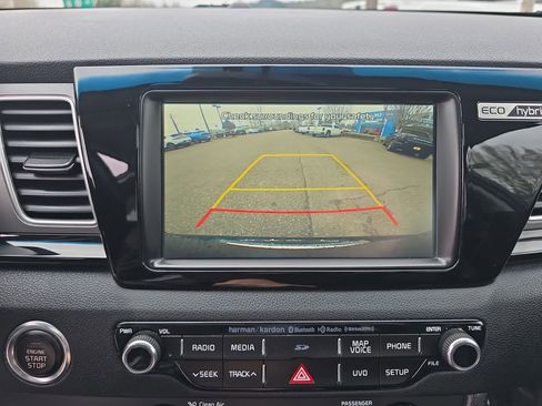 Used 2017 Kia Niro Touring image 16