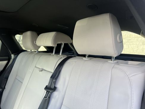 Certified 2022 Land Rover Range Rover Velar R-Dynamic S image 32