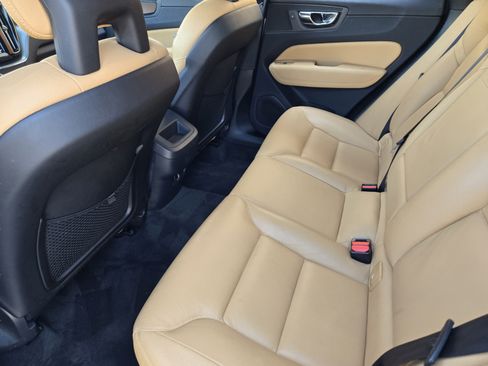 Used 2018 Volvo XC60 T5 Momentum w/ Vision Package AWD/4WD image 30