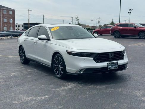 Used 2023 Honda Accord Touring image 2