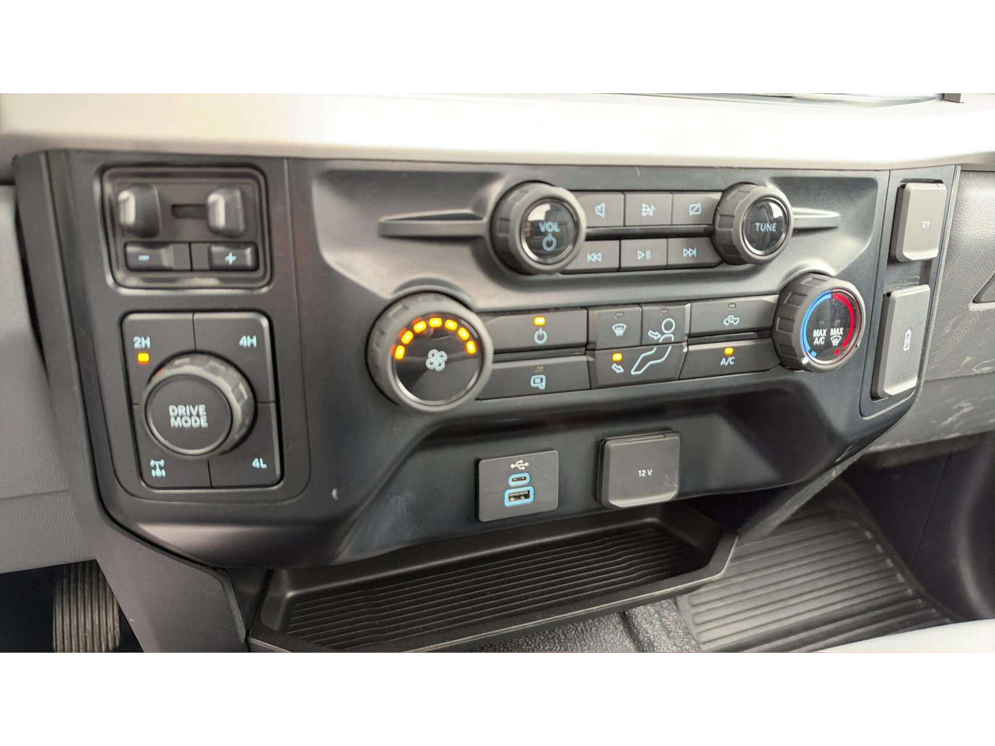 Used 2024 Ford F250 XL w/ XL Off-Road Package AWD/4WD image 17