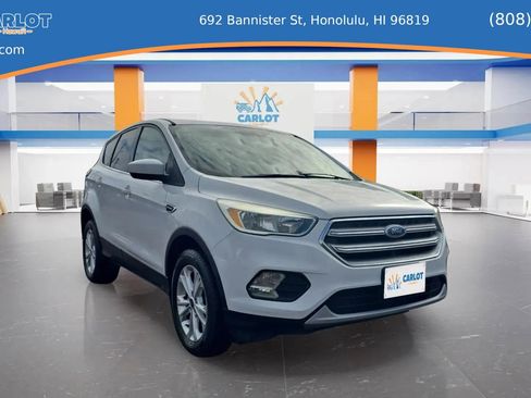 Used 2017 Ford Escape SE image 1