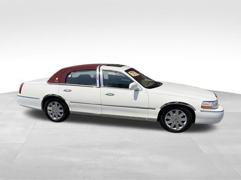 Used 2004 Lincoln Town Car Ultimate RWD image 24