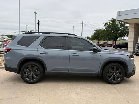 Used 2024 Honda Pilot Sport image 7