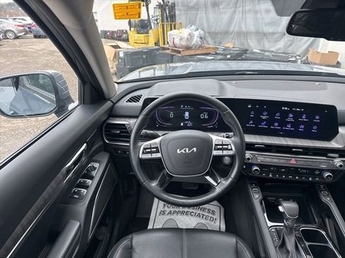 Used 2024 Kia Telluride EX w/ EX Captain's Chair Package image 28