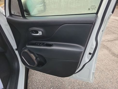 Used 2023 Jeep Renegade Latitude image 36