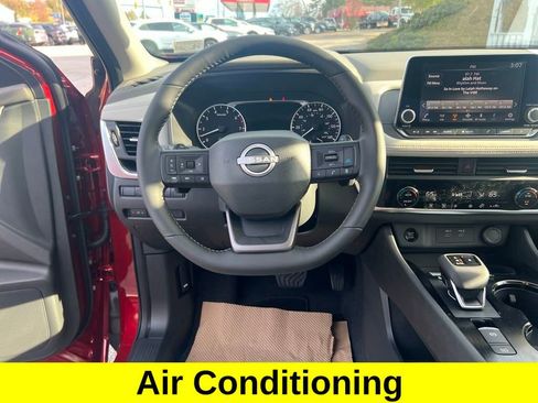 Certified 2025 Nissan Rogue SV image 15