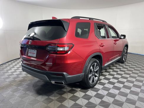 Certified 2025 Honda Pilot Touring image 5