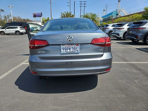 Used 2018 Volkswagen Jetta Wolfsburg Edition FWD image 11