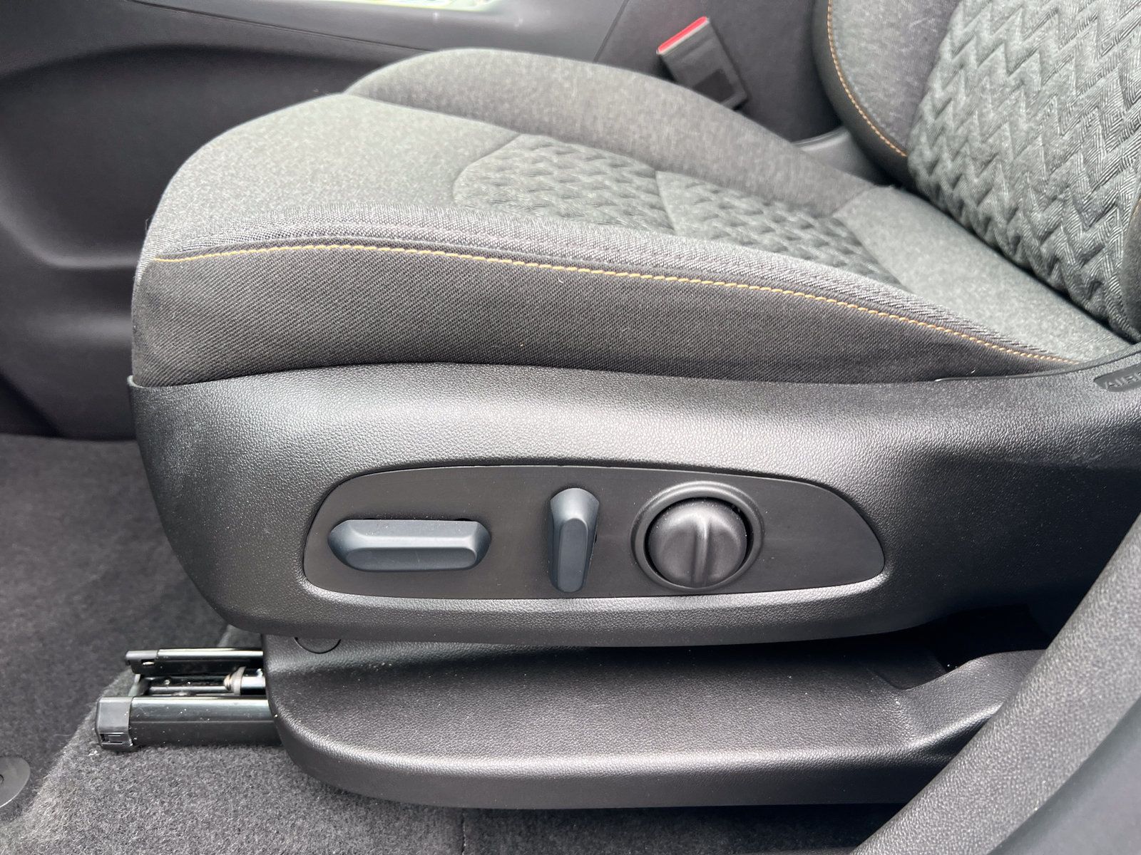 Used 2024 Chevrolet Equinox LT FWD image 9