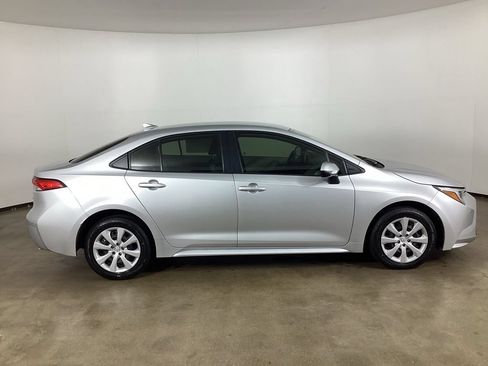 Used 2025 Toyota Corolla LE FWD image 7