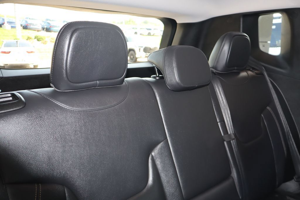 Used 2017 Jeep Renegade Limited FWD image 37