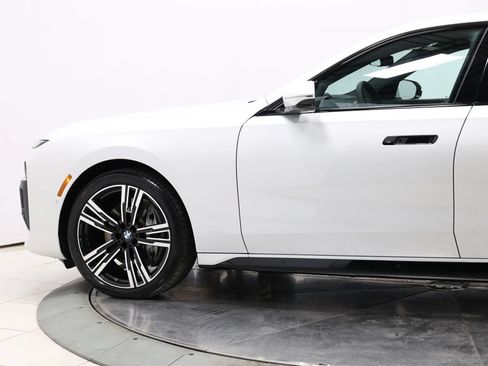 Used 2025 BMW 740i xDrive w/ Executive Package AWD/4WD image 8