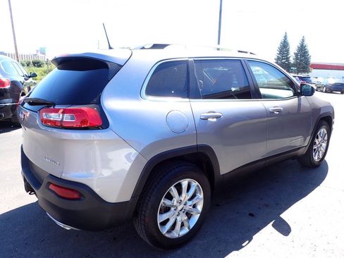 Used 2016 Jeep Cherokee Limited w/ Luxury Group AWD/4WD image 6