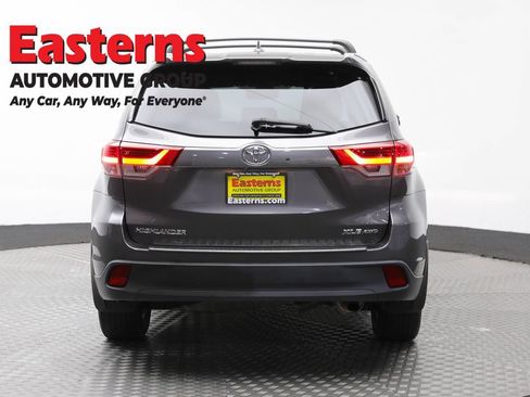 Used 2019 Toyota Highlander XLE AWD/4WD image 6